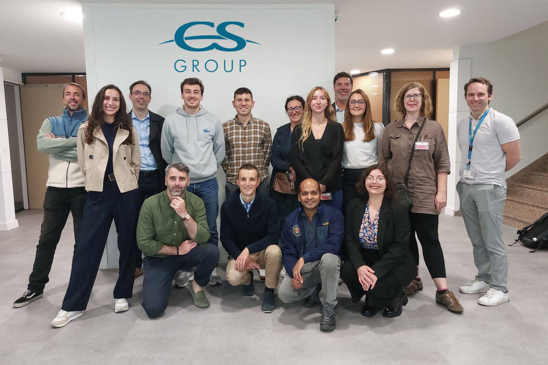 Photo de groupe des étudiants du Mastère Spécialisé Defense and Security in Space en visite chez CS Group à Aix-en-Provence