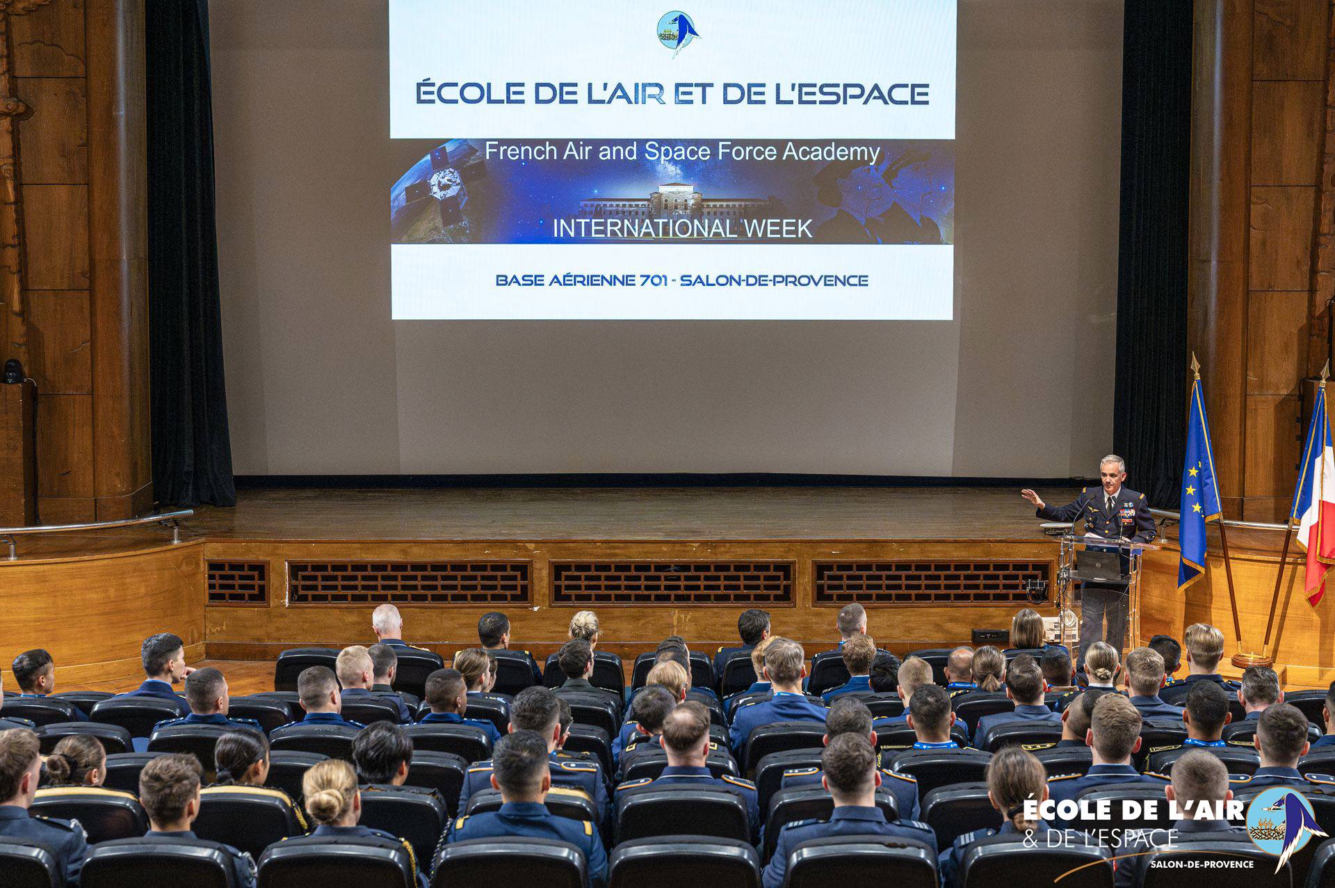 Discours d'accueil du général de division aérienne Pierre Réal aux élèves officiers étrangers en visite à l'École de l'air et de l'espace